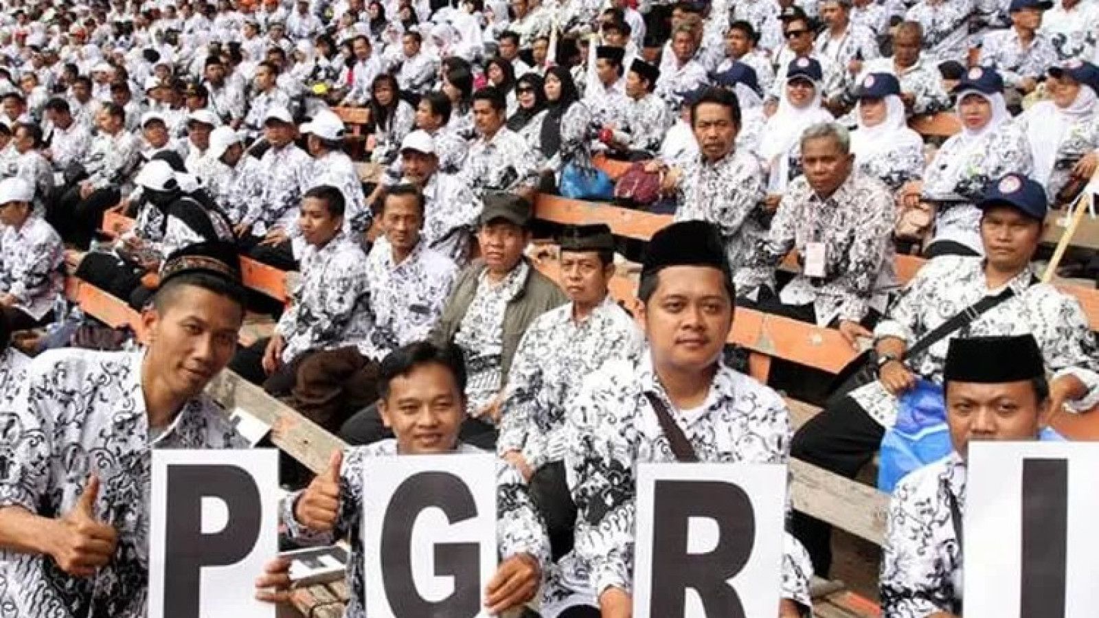Peningkatan Kesejahteraan Guru Honorer Melalui Insentif dan Program Pengembangan Kompetensi
