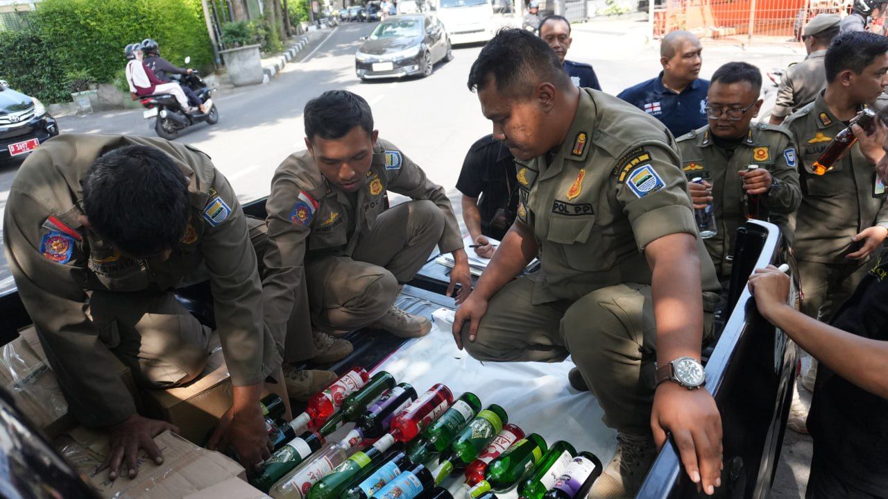 134 Botol Minol dan 1.303 Obat Daftar G Diamankan Satpol PP di Jalan Ciateul