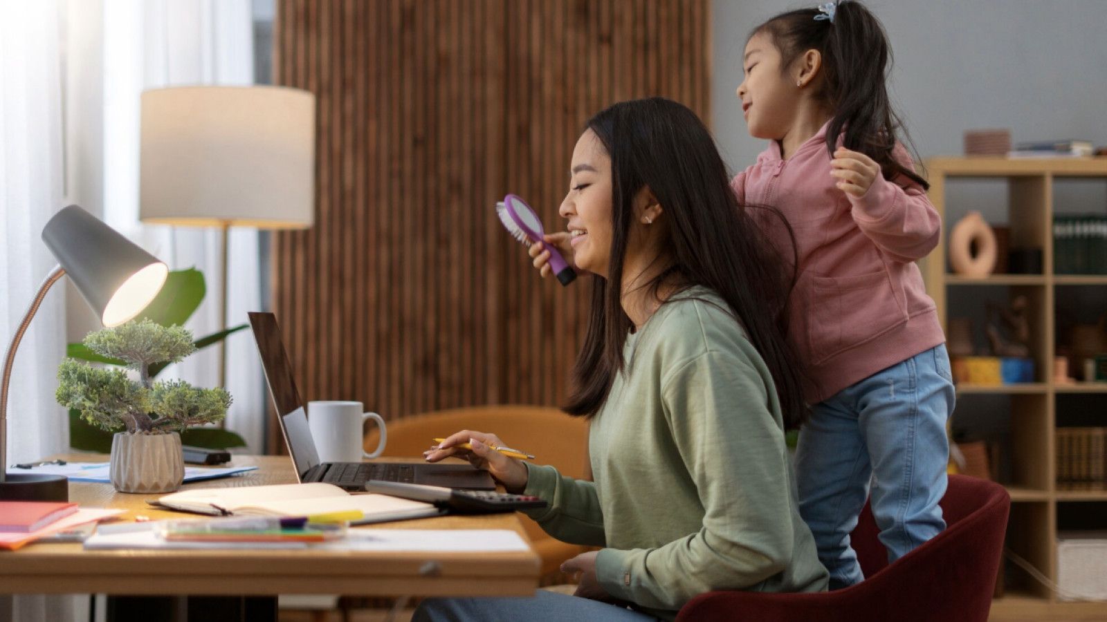 Evolusi Gentle Parenting di Era Digital: Integrasi Teknologi dalam Pola Asuh Modern