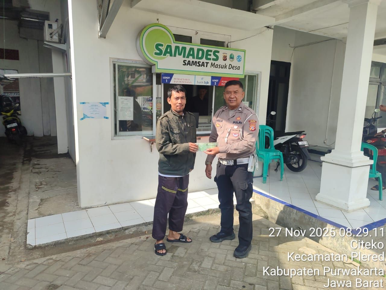 Polres Purwakarta Hadir di Desa Citeko Plered, “Polantas Menyapa” Lewat Program Samsat Masuk Desa