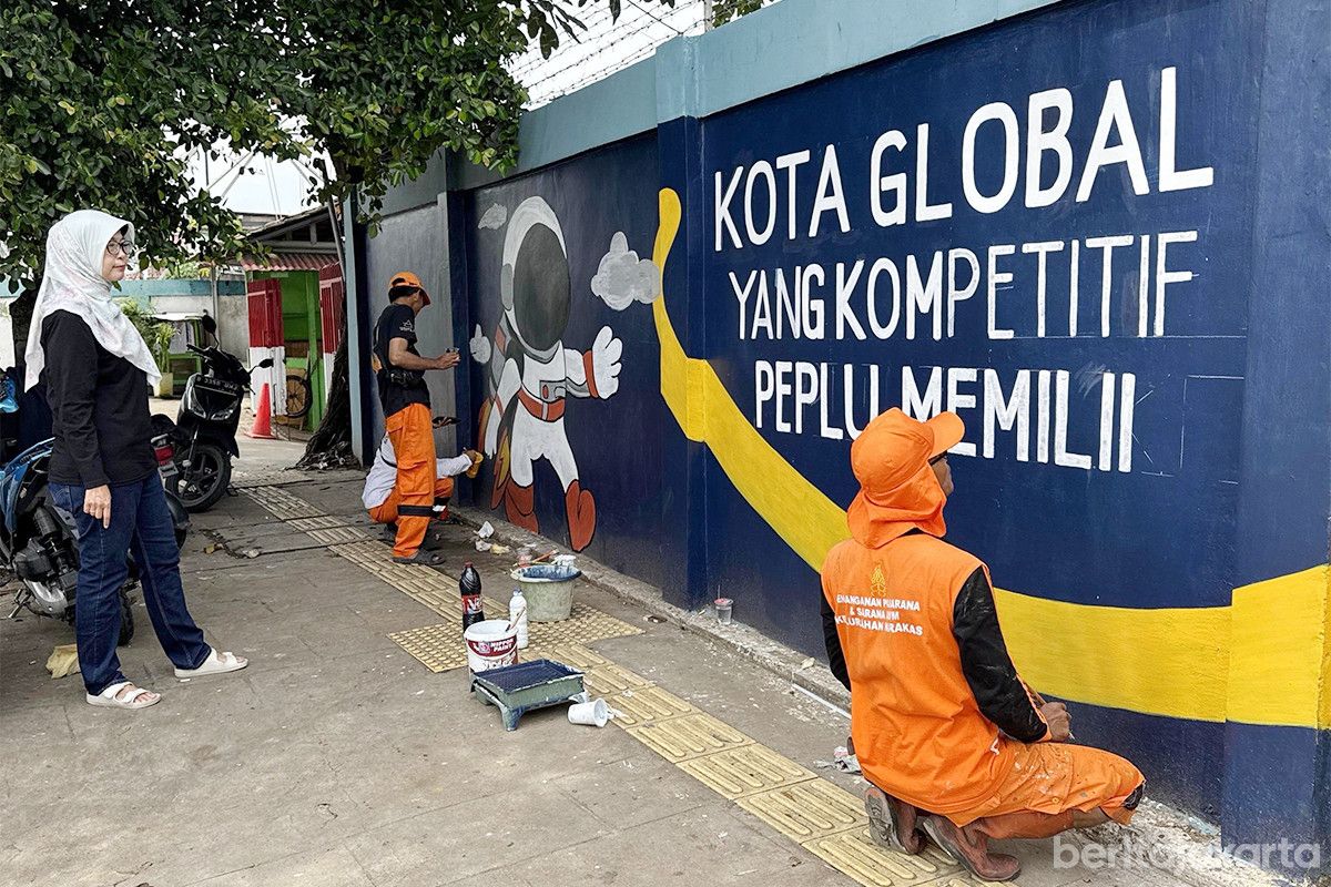 Tembok Jalan Yos Sudarso Dipercantik Mural Bertema Jakarta Menuju Kota Global