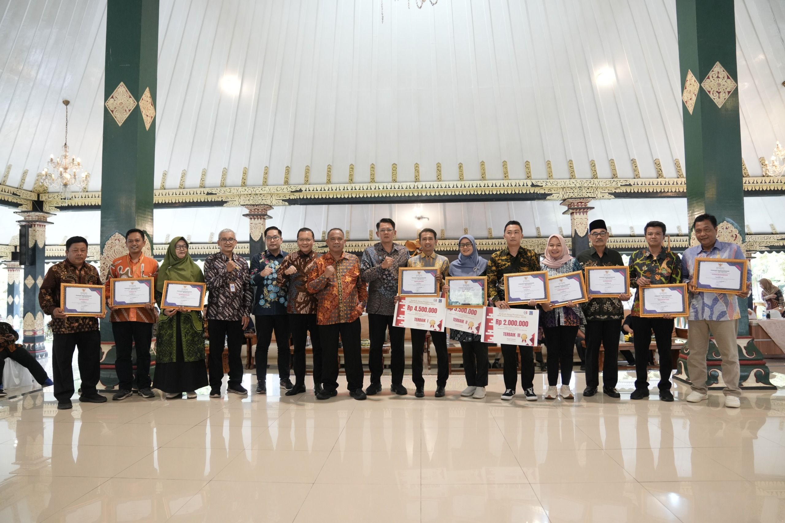 Pemkab Sleman Berikan Penghargaan JDIH Award 2025 Kepada 10 Kalurahan Terbaik