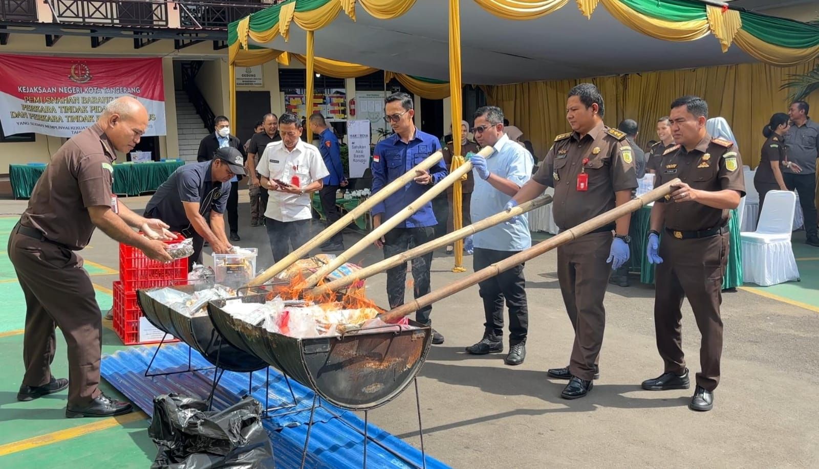 Kejari Kota Tangerang Musnahkan BB Narkoba Dan Senpi Dari 116 Perkara