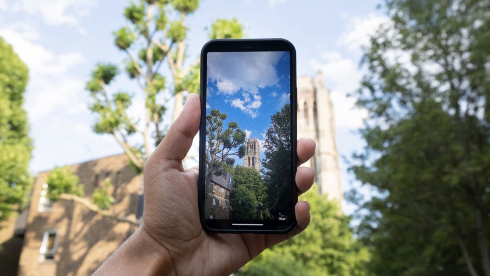 Perbandingan Kualitas Kamera Ponsel dan DSLR di Era Digital
