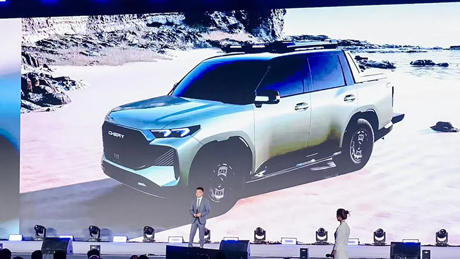 Chery T1TP Dipamerkan di GJAW 2025, Sebuah SUV 7 Seater yang Bisa Menjelma jadi Pickup!