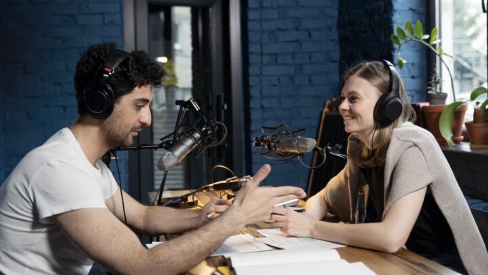 Fenomena Podcast yang Mengubah Lanskap Penyiaran di Indonesia