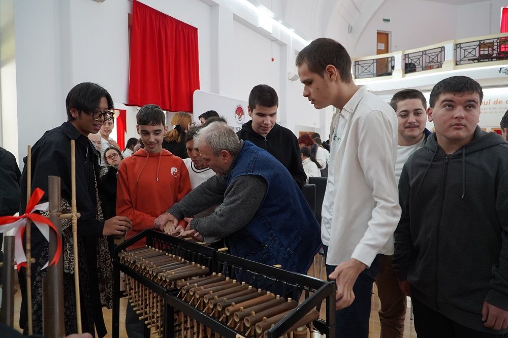 Ketika Alat Musik Angklung Indonesia Dipelajari Siswa Sekolah Tunanetra di Rumania