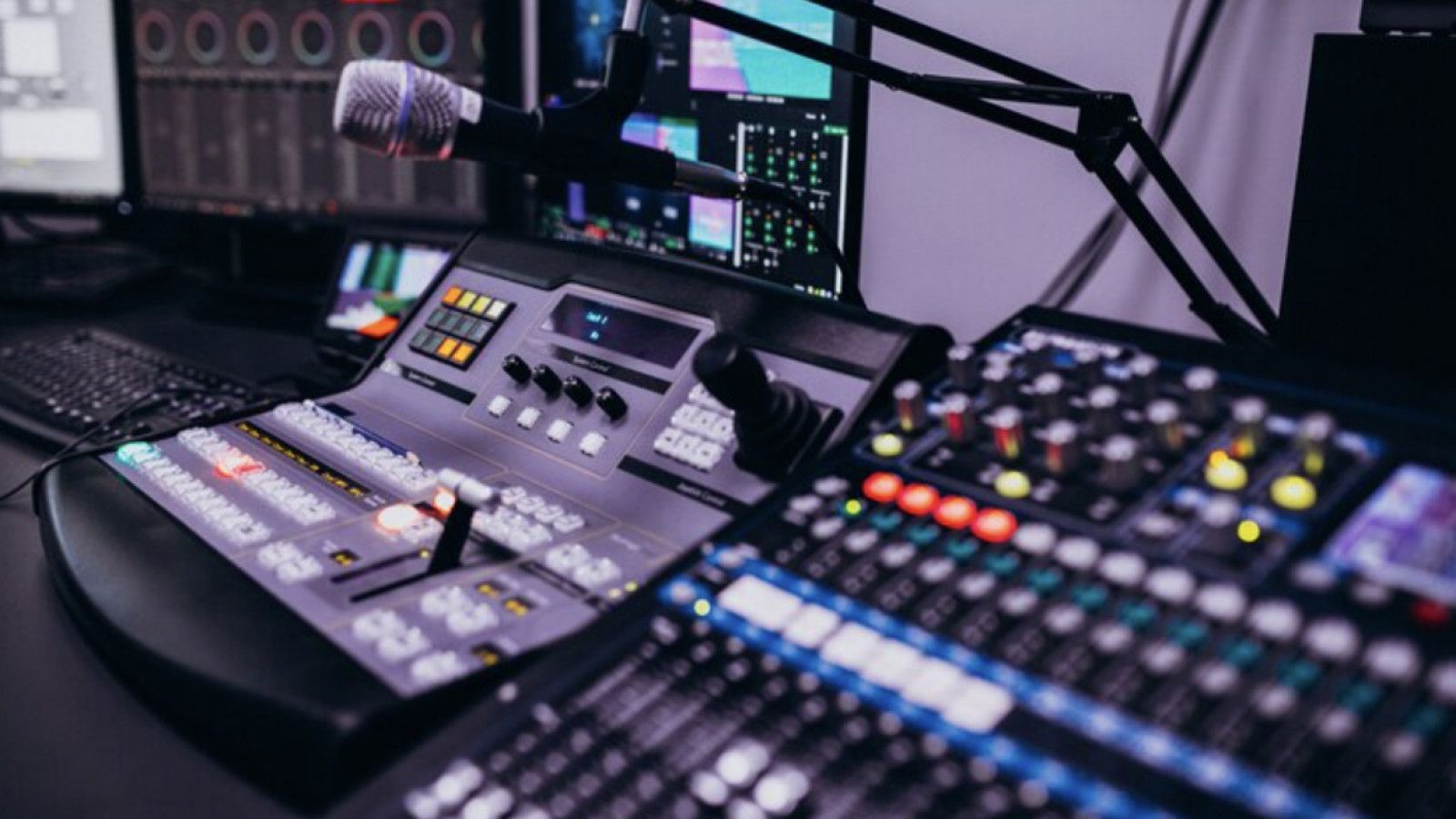 Keberlangsungan Radio: Adaptasi dalam Era Digital