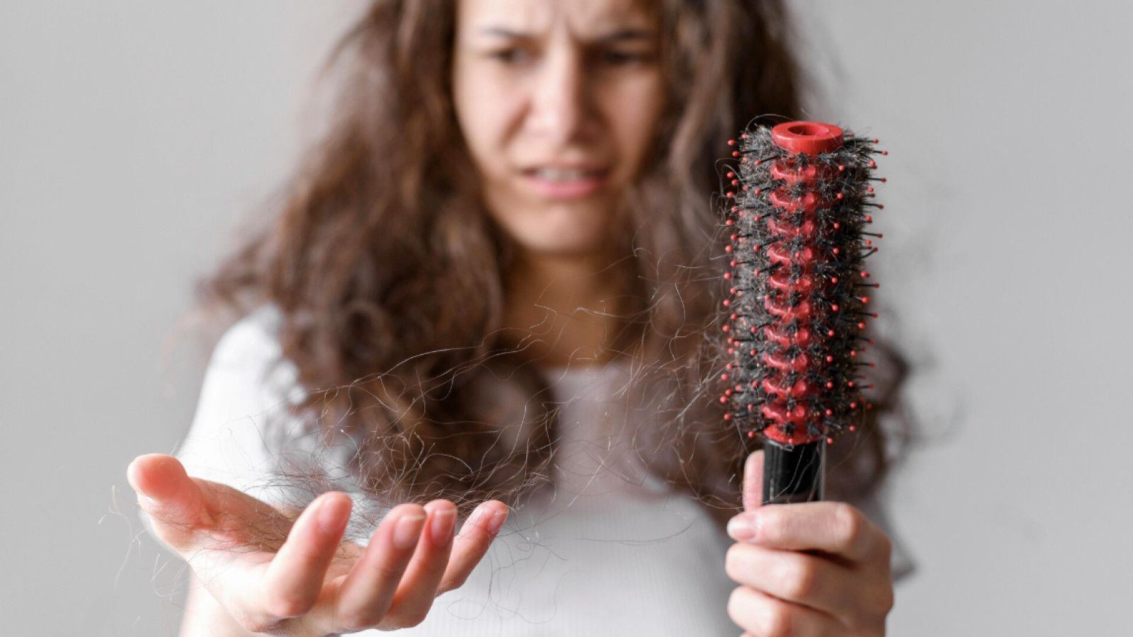 Mitos dan Penanganan Masalah Rambut Rontok di Kalangan Masyarakat