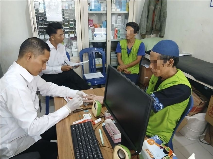 Cek Kesehatan di Rutan Kelas II A Pekalongan Bekerjasama Dengan Tim MagangHub