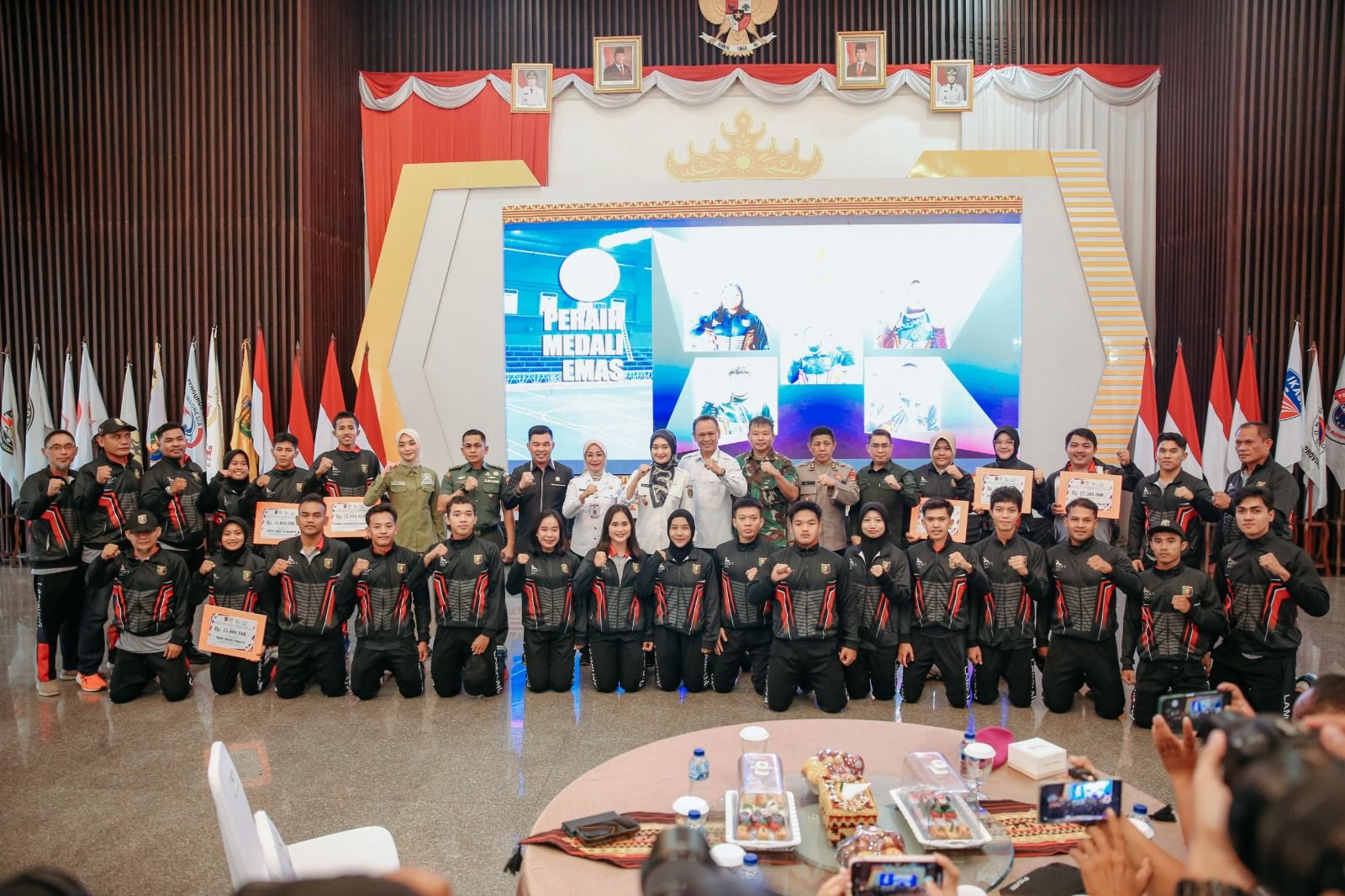Pemprov Beri Bonus Atlet Berprestasi di PON Cabor Beladiri 2025