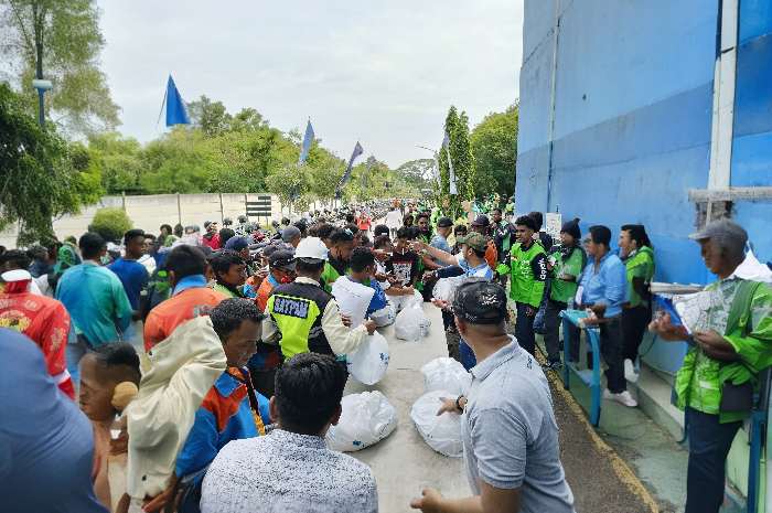 Demi Pemerataan Ekonomi RI, Aktivis 98 Resolution Network Gelar Bagi-bagi Sembako di Cilegon