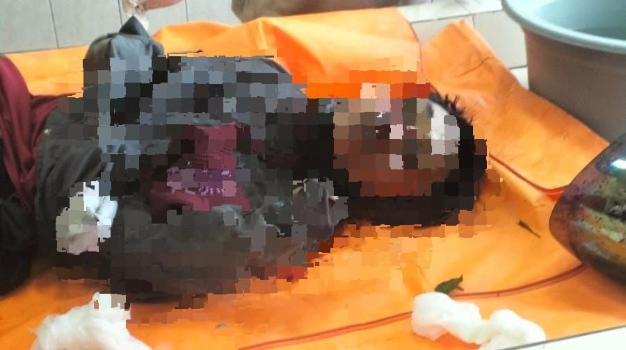 Misteri Pria Tanpa Identitas di SP 1 Mimika: Ditemukan Tewas di Pinggir Jalan, Pisau Tajam di Area Pemakaman Memicu Banyak Spekulasi