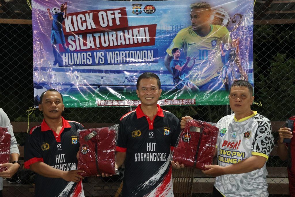 Kick Off Mini Soccer Jalin Silaturahmi Bidhumas Polda Kaltara dan Wartawan