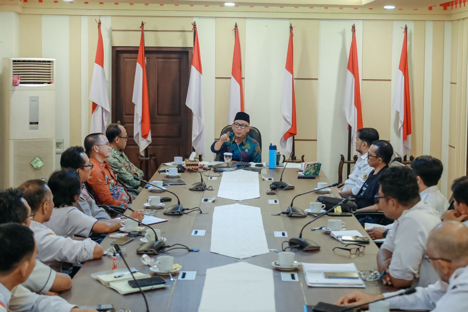 Program Desaku Maju Diperkuat, Gubernur Mirza Beri Penghargaan bagi Pendamping Desa