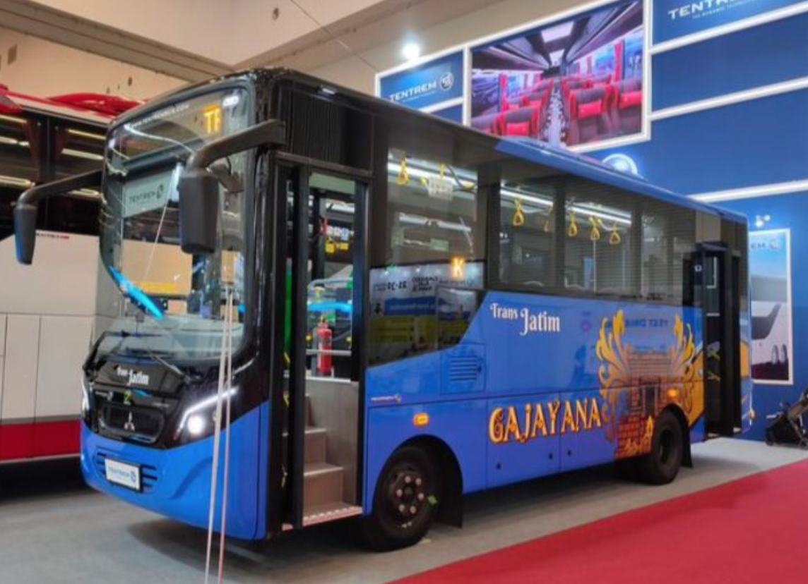 Bus Trans Jatim Malang Buatan Tentrem Hadir dengan Warna Biru Khas Arema