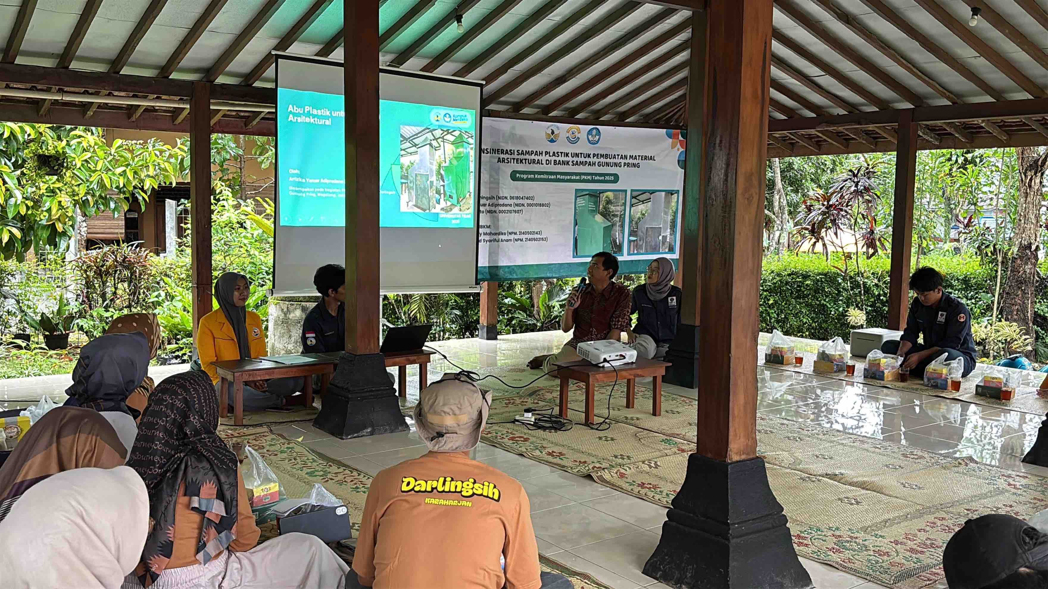 Universitas Tidar kenalkan insinerator pengolah sampah residu di Gunungpring