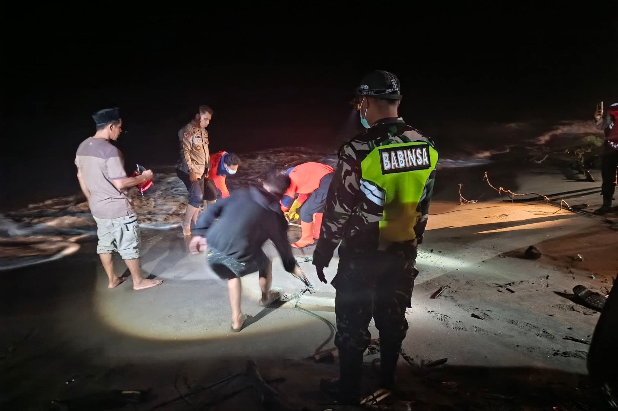 Mayat Tinggal Kerangka Tanpa Tangan Ditemukan di Pantai Lawere Pinrang, Polisi Selidiki Identitas Korban