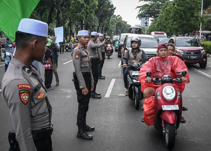 Polisi Kawal Reuni 212 Tanpa Senpi, Fokus Humanis di Monas