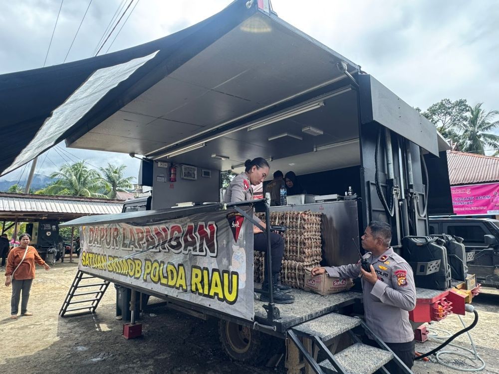 Polda Riau Turun Total dengan 290 Personel dan 3.000 Porsi Makanan per Hari