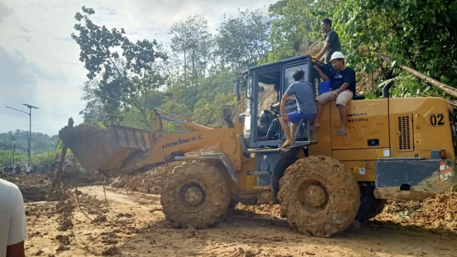 Banjir dan Longsor Melanda Aceh, Sumatera Utara, dan Sumatra Barat: Korban dan Upaya Penanggulangan