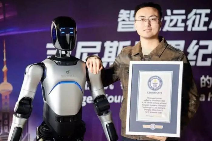 Robot Humanoid AgiBot A2 Pecahkan Rekor Dunia dengan Jalan Kaki 100 Km Nonstop!