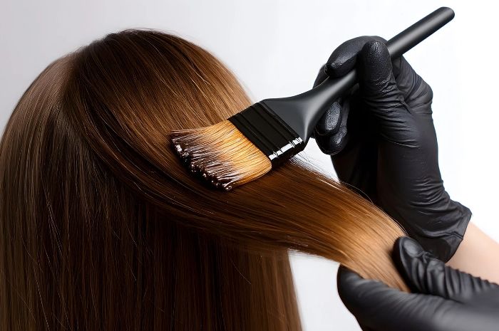 Warna Rambut Baru di Tahun Baru? Simak Dulu 6 Rambu Penting dari BPOM Ini!