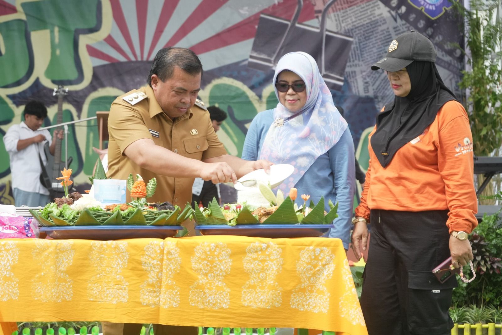 Rayakan 41 Tahun, Wawali Serahkan Piala Lomba dan Apresiasi Prestasi SMAN 1 Bontang
