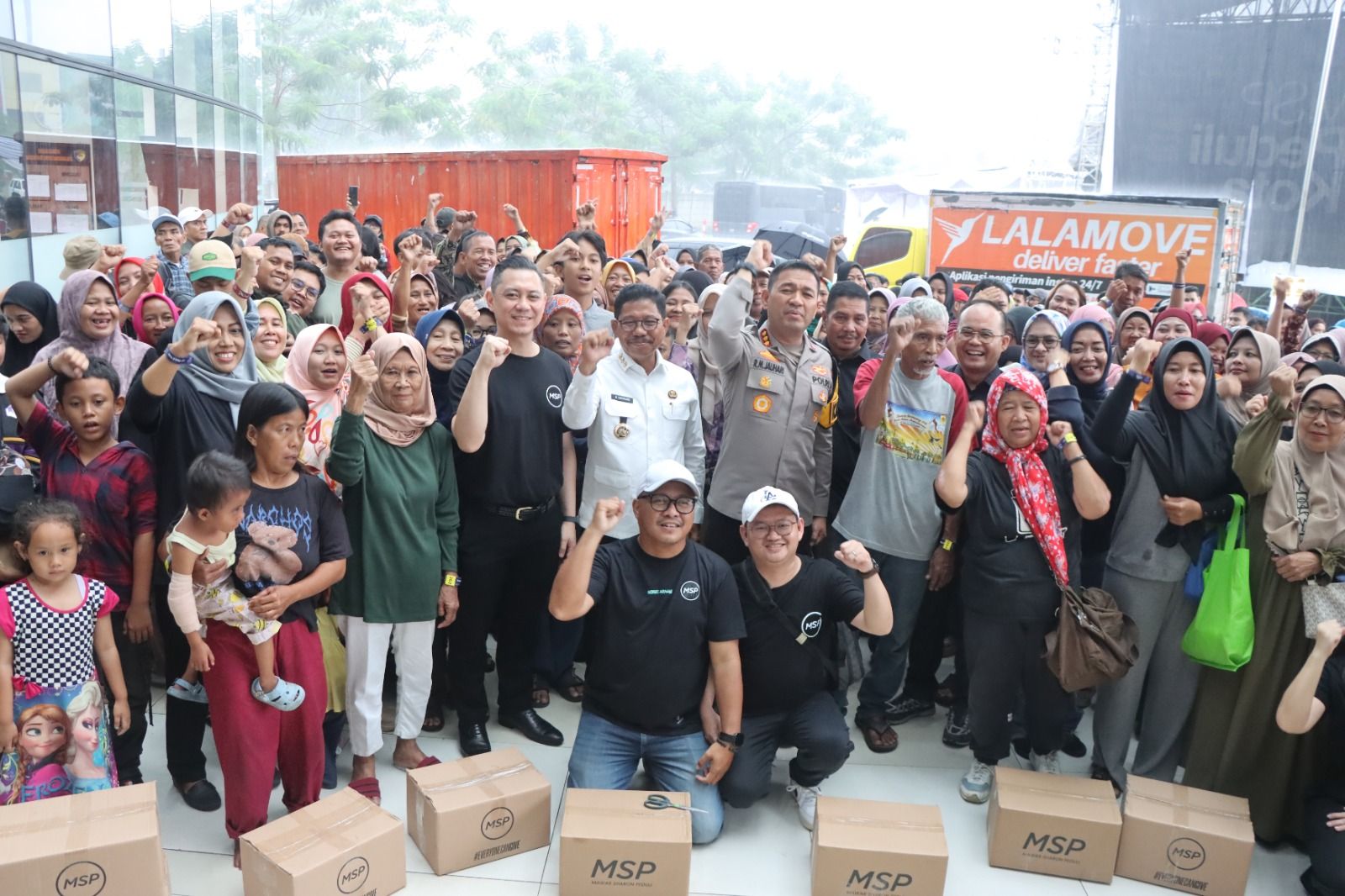 Polres Metro Tangerang Kota bersama Yayasan MSP Bagikan 1.000 Paket Sembako
