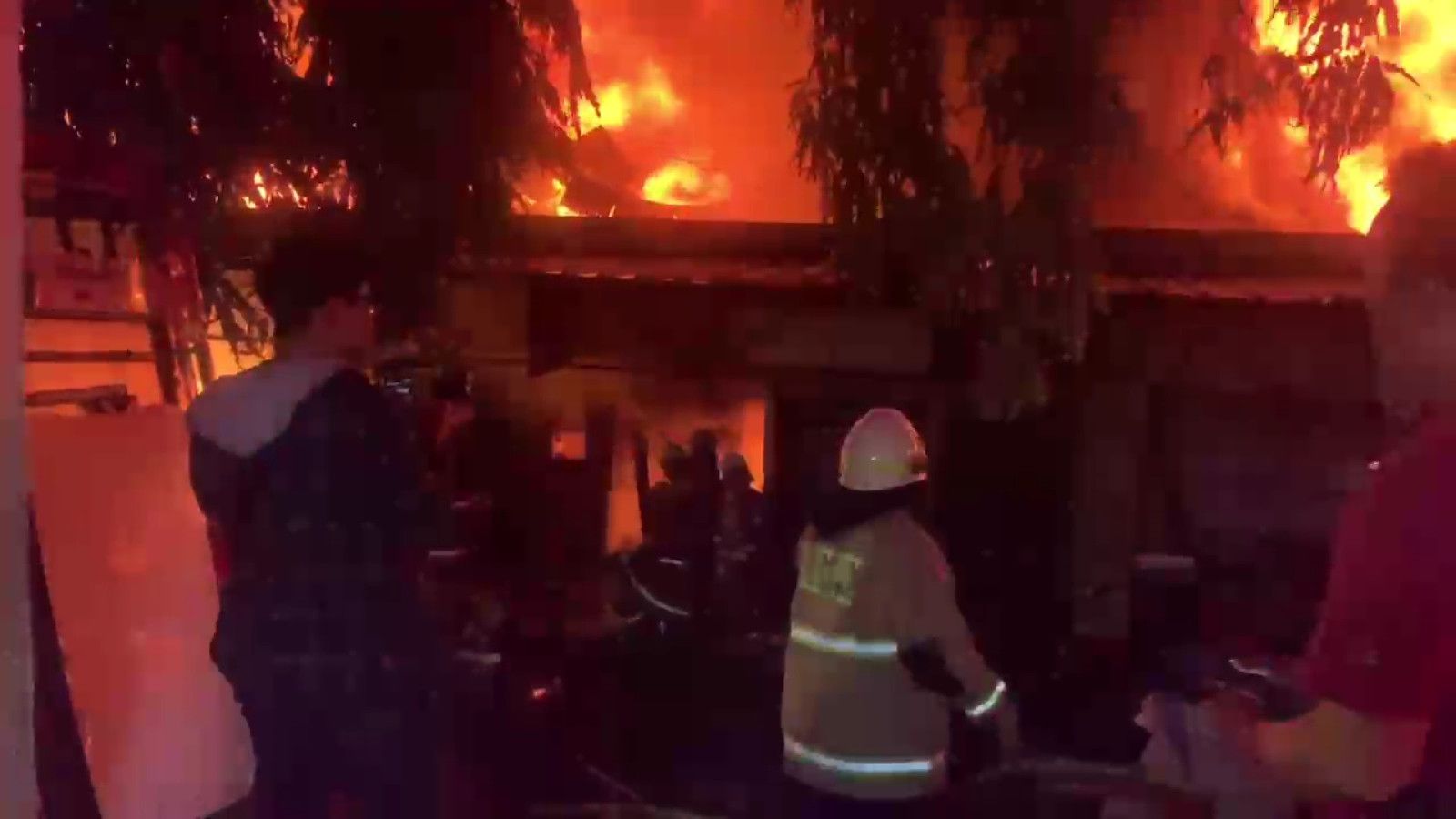 Kebakaran Menghanguskan 25 Kios di Pasar Kebon Kembang Bogor