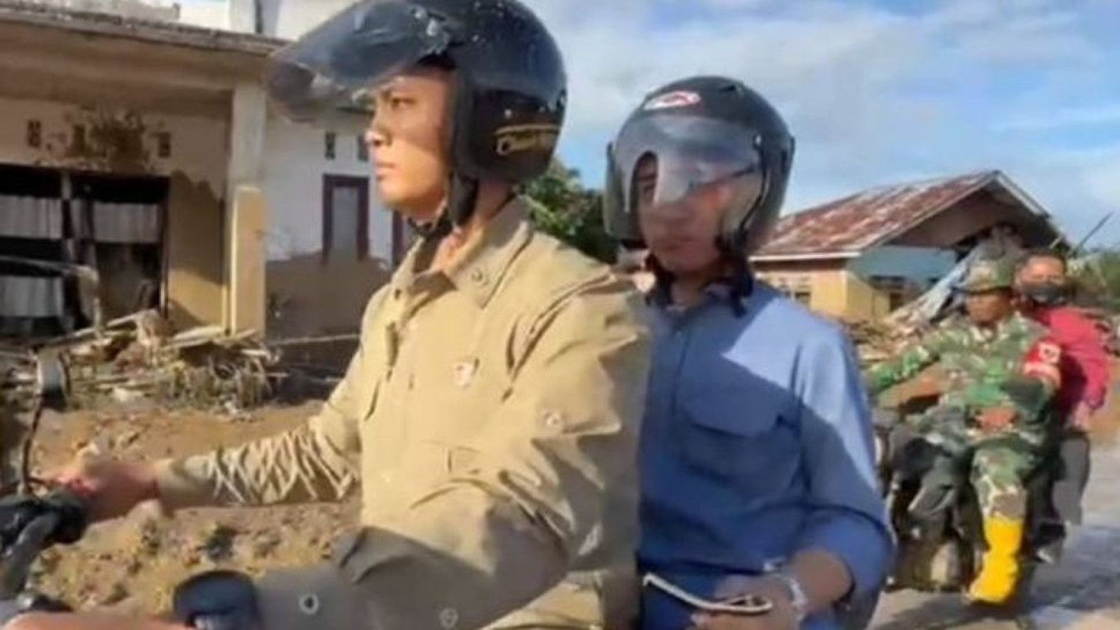 Gibran Rakabuming Raka Tinjau Lokasi Banjir di Sumatera Barat