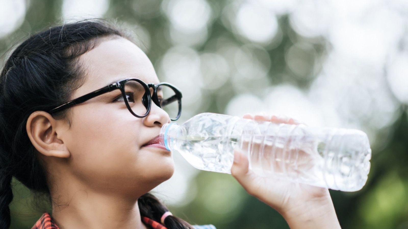 Minum Air Dingin: Menggali Mitos dan Fakta Tentang Pencernaan