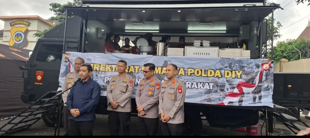 Polda DIY Sediakan Makan Gratis 200 Porsi Tiap Harinya, WiFi, Hingga Zoom Meeting Untuk Mahasiswa Asal Sumatra Terdampak Banjir