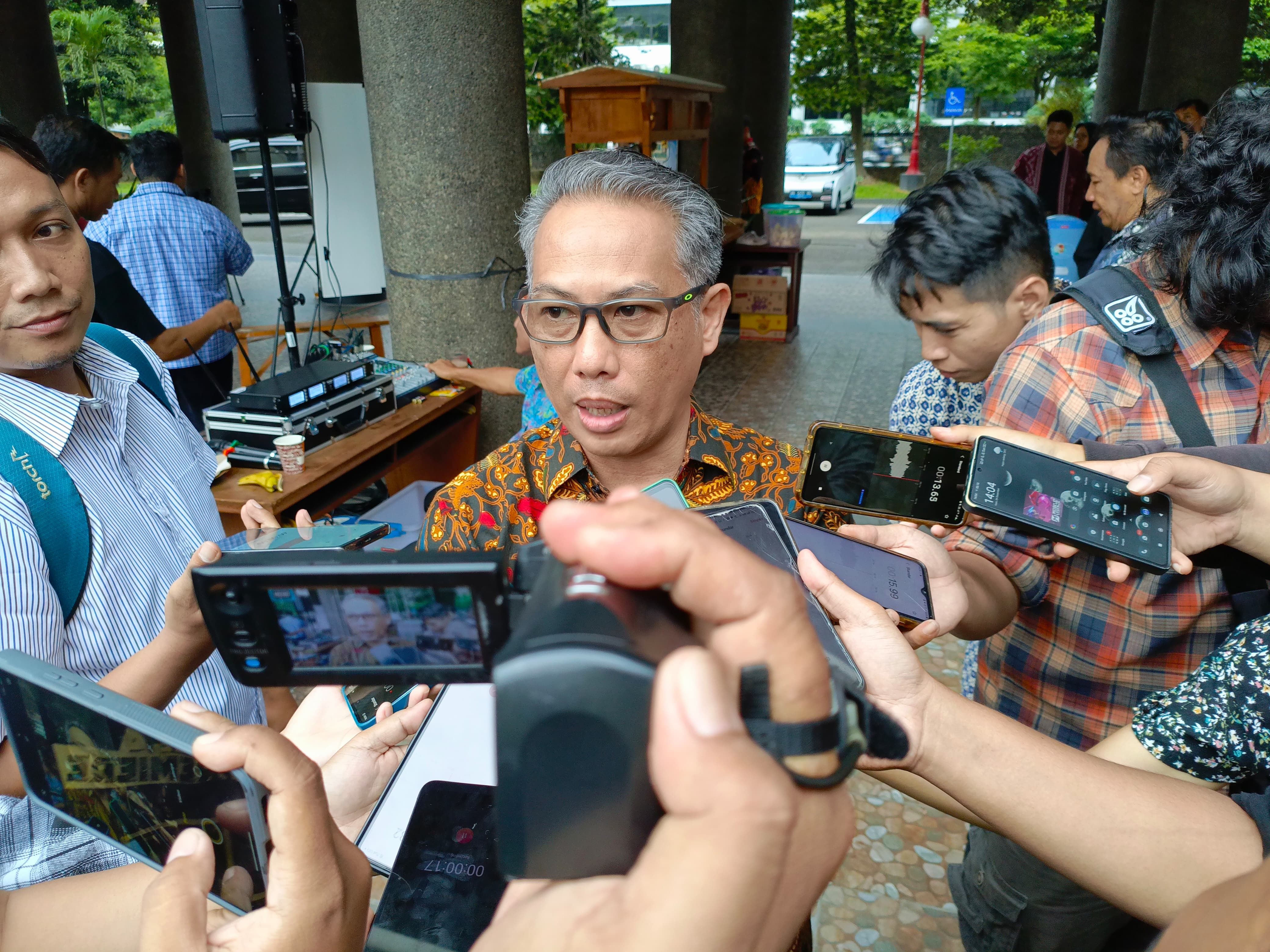 UGM Kirim Tim Kesehatan Hingga Berikan Keringanan UKT Bagi Mahasiswa Terdampak Banjir Bandang di Sumatera