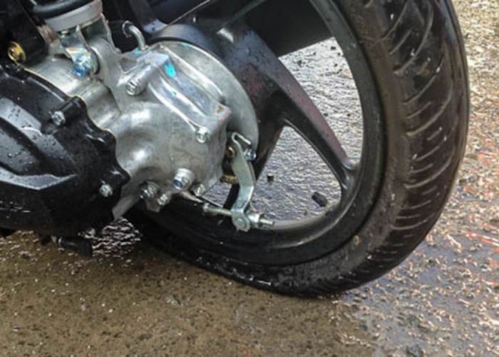 Ban Motor Sering Kempes? Ini Penyebab dan Solusinya