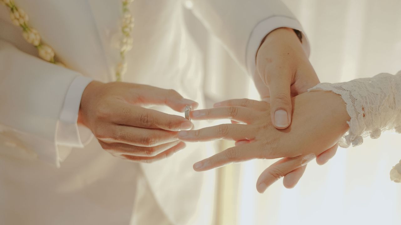 Nikah Masal Pekanbaru, Rekor MURI Tercapai, Tinggal Rekor Kesejahteraan Warga Yang Masih Menunggu Giliran