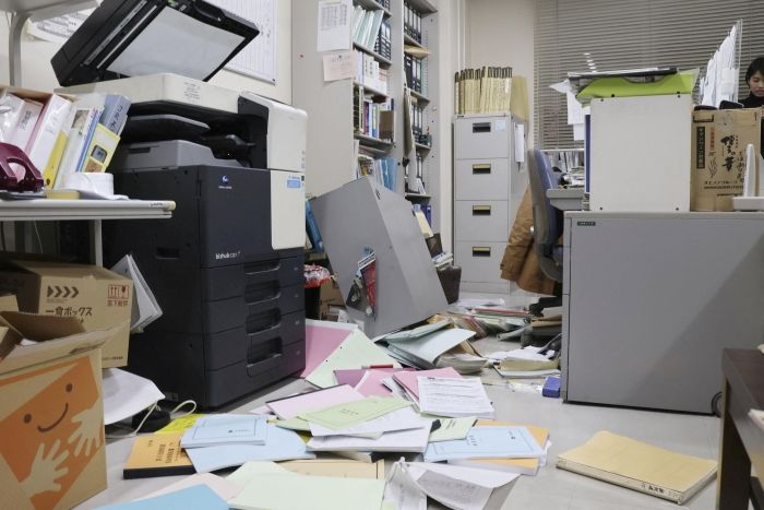 Media Jepang Perlihatkan Kantor Bergetar Hebat saat Gempa Magnitudo 7,6 Mengguncang