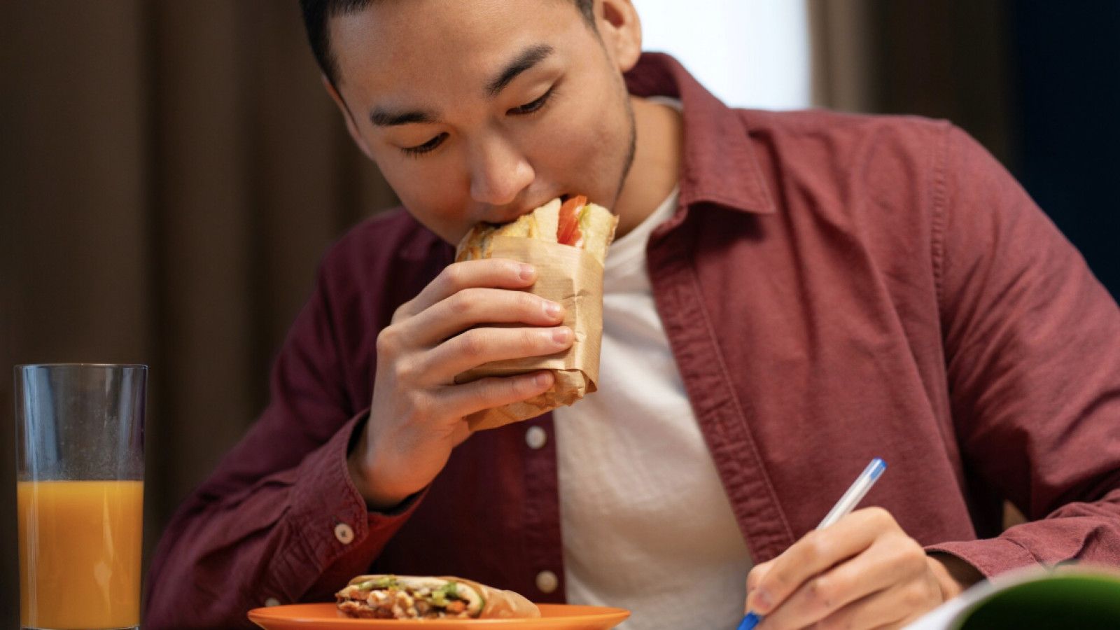 Dampak Makan Cepat pada Kesehatan dan Pencernaan