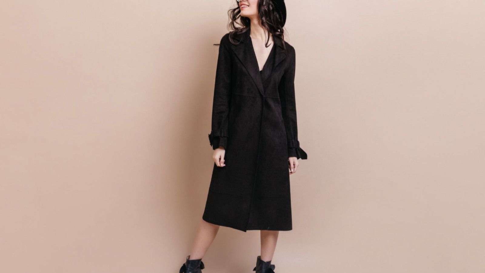 Menjaga Gaya dalam Outfit All-Black: Tips untuk Penampilan Menarik