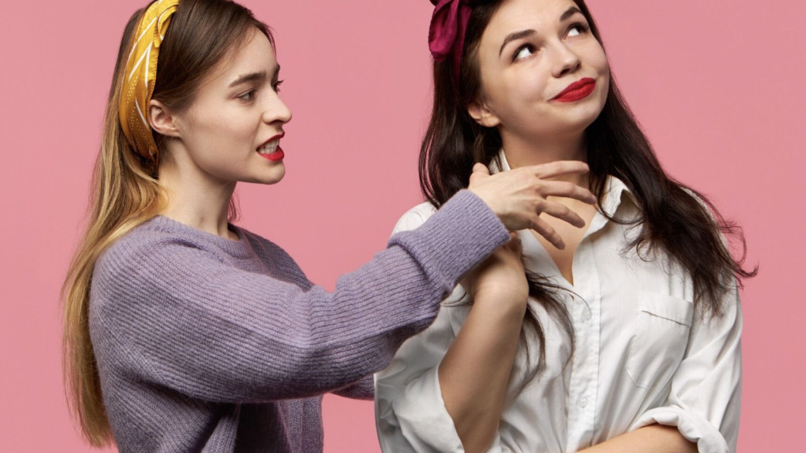 Memahami Gaya Fashion: Soft Feminine vs Bold Statement