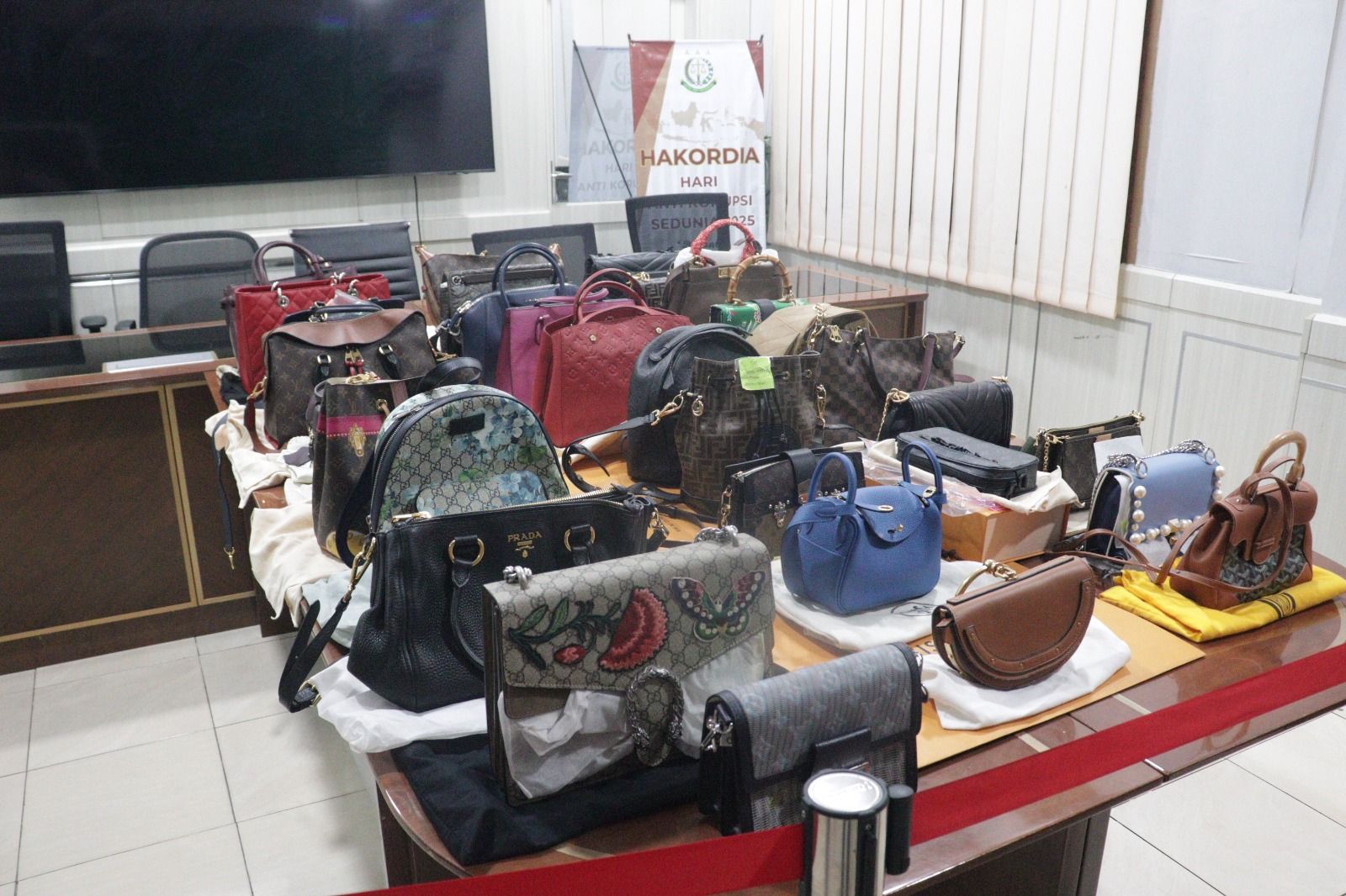 Kejati Lampung Sita Tas Mewah dan Harley dalam Kasus Korupsi Eks Bupati Pesawaran