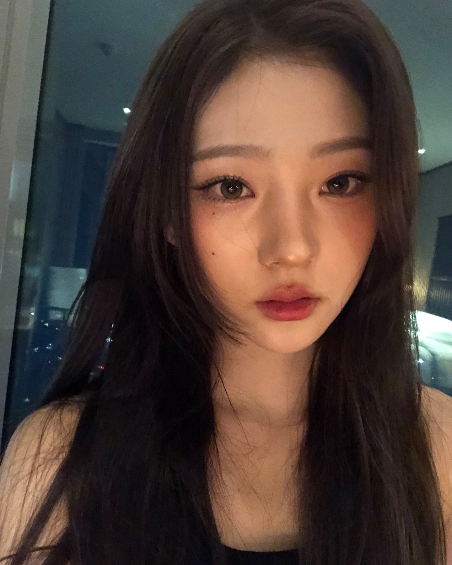 Stella Hearts2Hearts Curi Perhatian Publik setelah Ketahuan Makan Roti Say Bread Indomaret