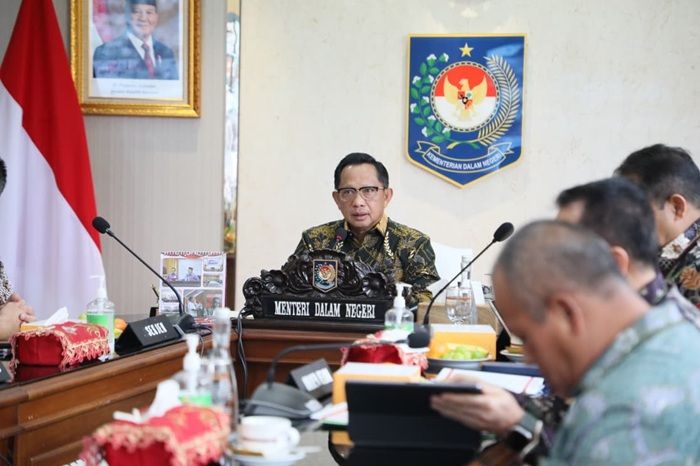 Mendagri Ingatkan Pemda Siaga Hadapi Nataru dan Potensi Bencana
