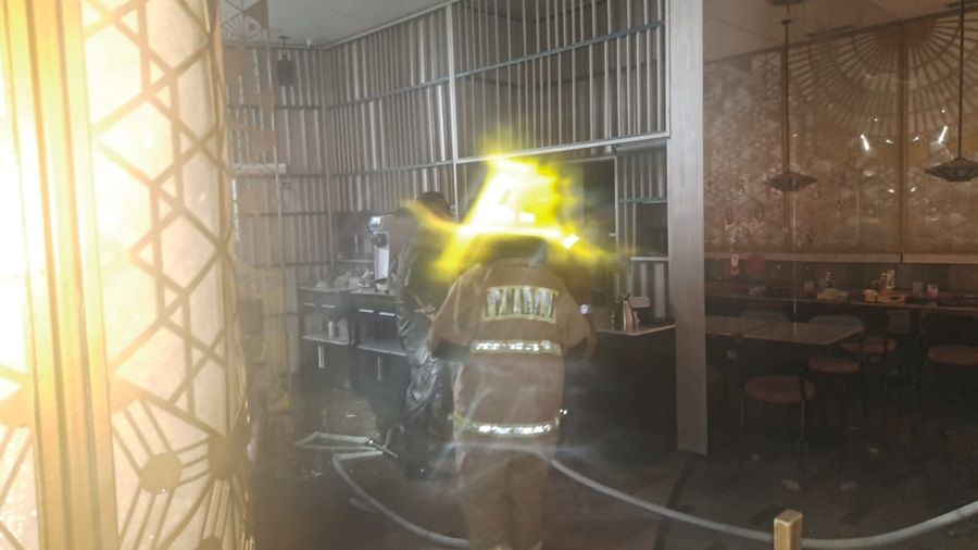 Restoran di AEON Mall Tanjung Barat Terbakar, Puluhan Personel Damkar Diterjunkan!