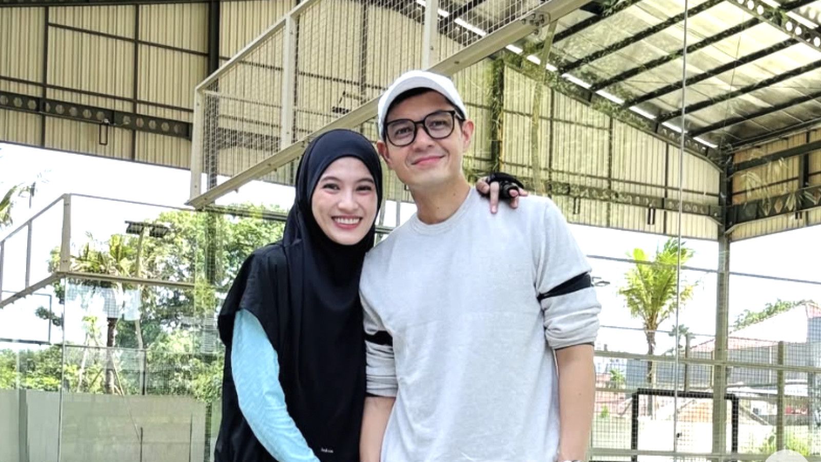 Dude Harlino Bantah Isu Cerai: ‘Ini Hoaks yang Tidak Bertanggung Jawab’
