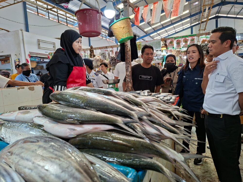 Jelang Nataru, Bupati Irwan Pastikan Sembako Cukup dan Harga Terkendali