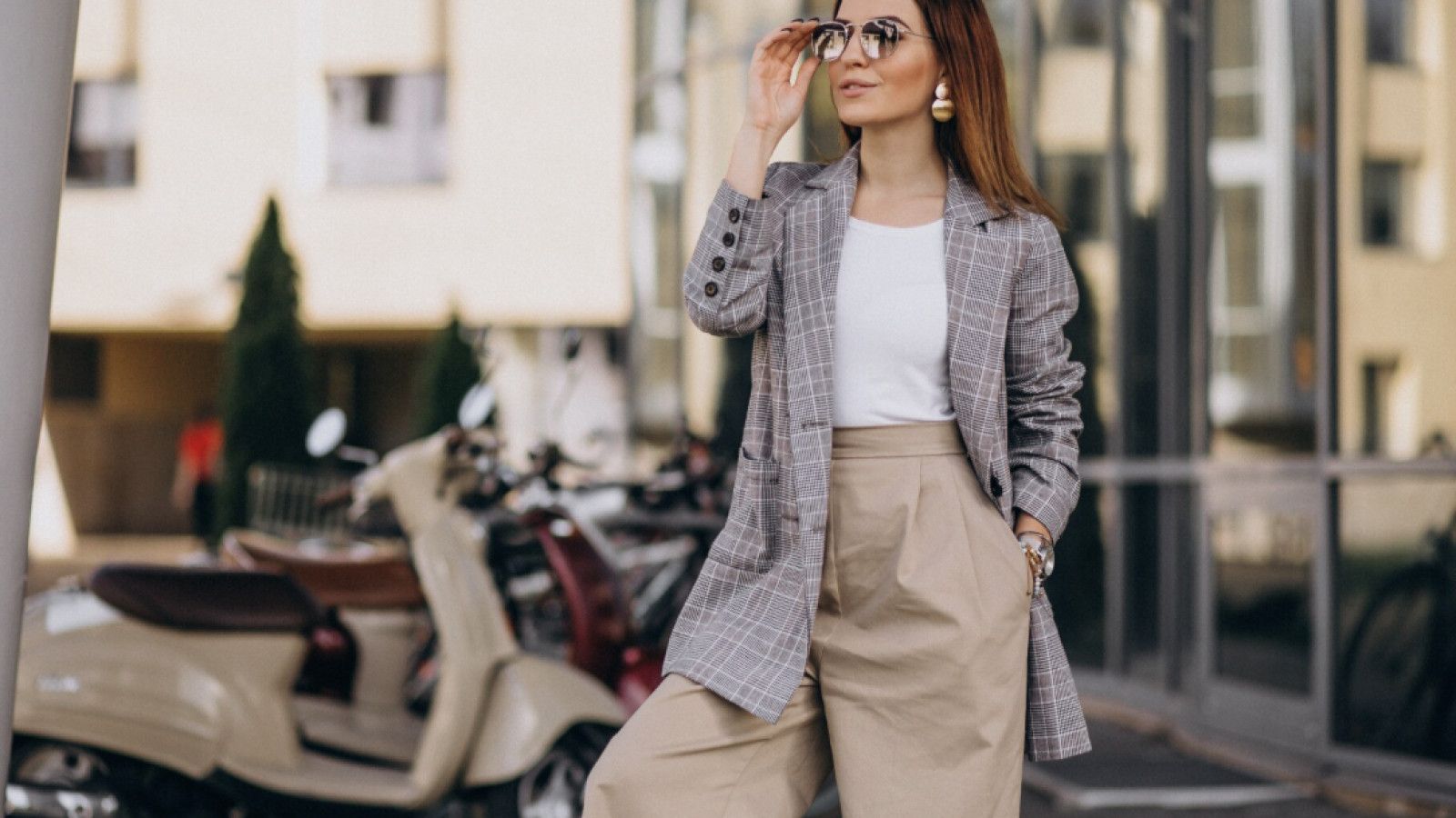 Gaya Office Chic yang Stylish: Tampil Profesional Tanpa Kehilangan Karakter Pribadi