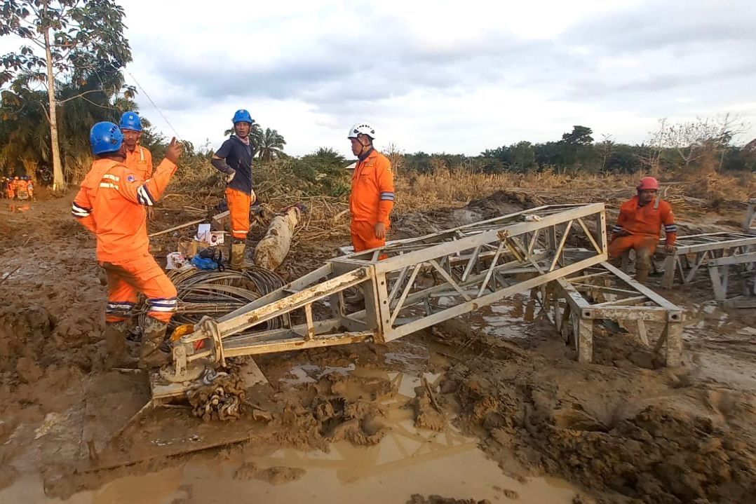 PLN Kerahkan 1.476 Personel untuk Pulihkan Listrik Aceh Setelah Banjir