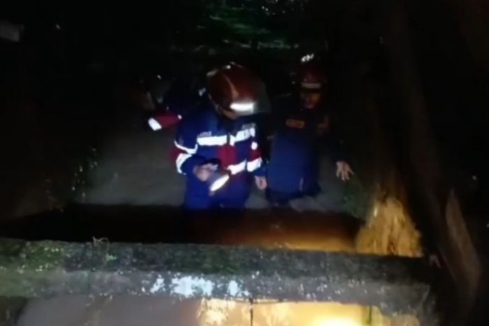 Balita Diduga Terbawa Arus Drainase Saat Hujan Deras di Kota Jambi