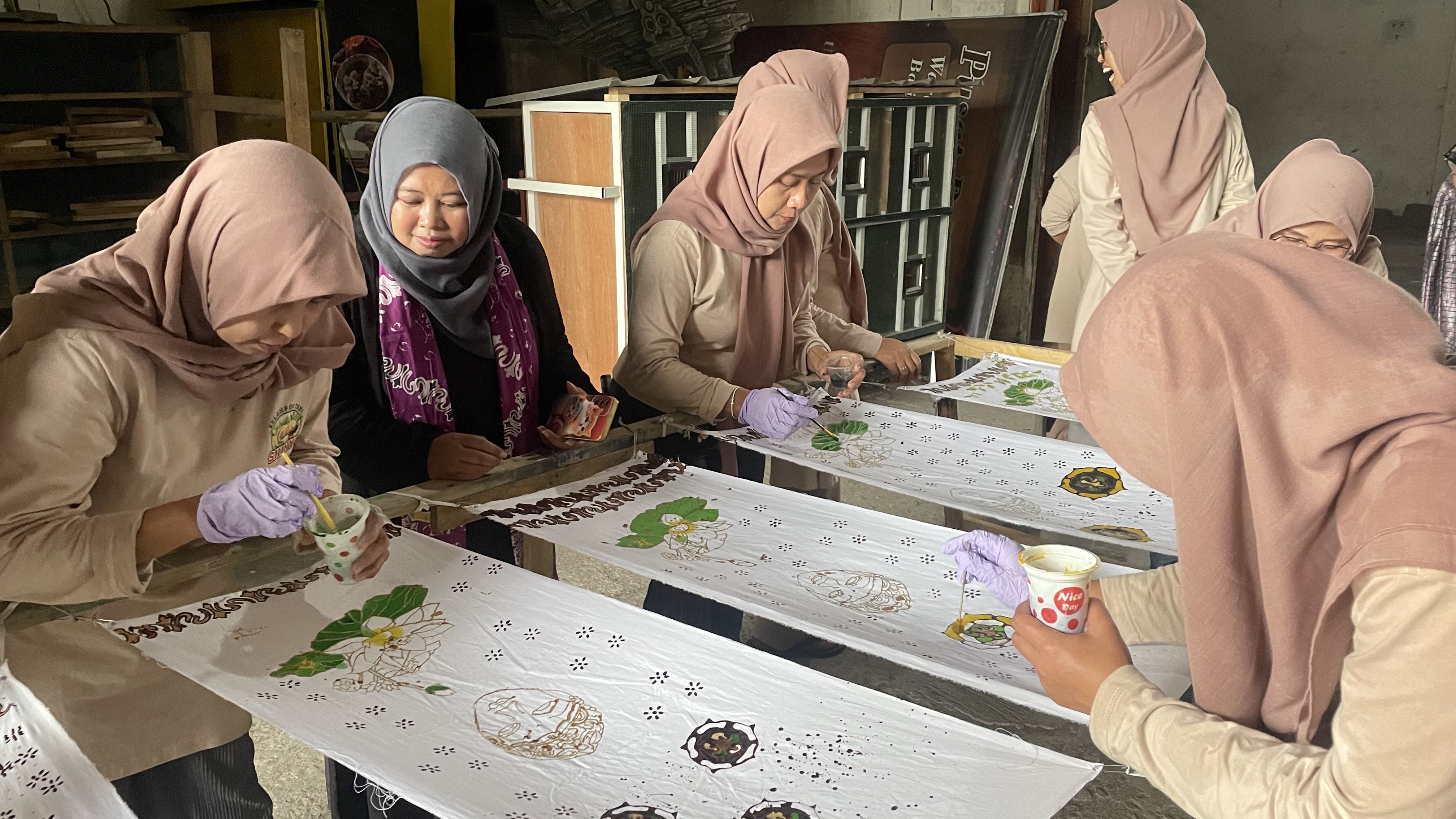 Ibu-Ibu Kampung Polowijen Belajar Batik di RSBS, Satukan Topeng Malangan dan Wangsa Singhasari